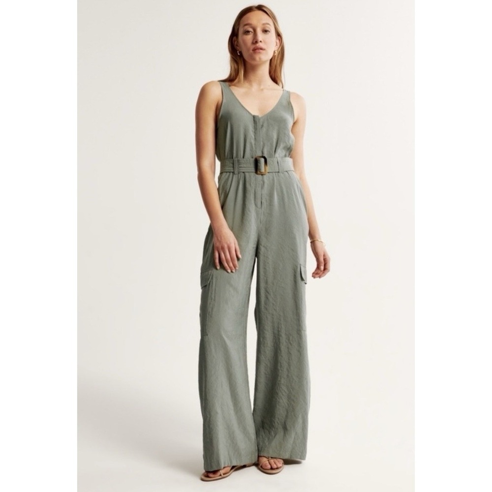 Abercrombie & Fitch Wide-Leg‎ Utility Cargo Jumpsuit L Buttons Draped NO BELT